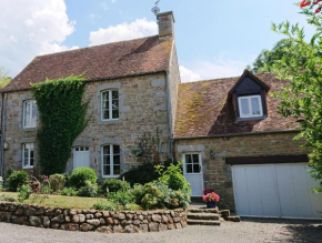 Beautiful 6-Bed Beautiful Farmhouse with pool